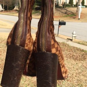 Aunthenti Louis Vuitton Boots